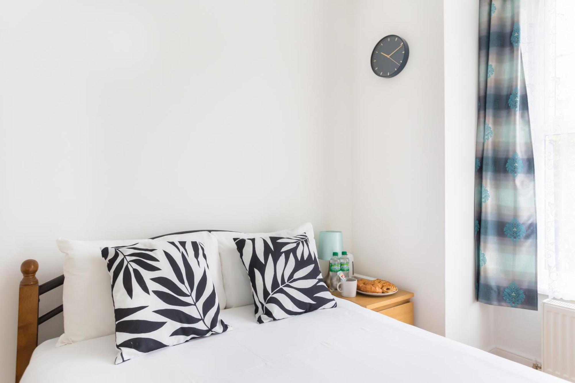 Hébergement de vacances Wood Budget - Next To Mall & Metro Station - 10 Min To Center