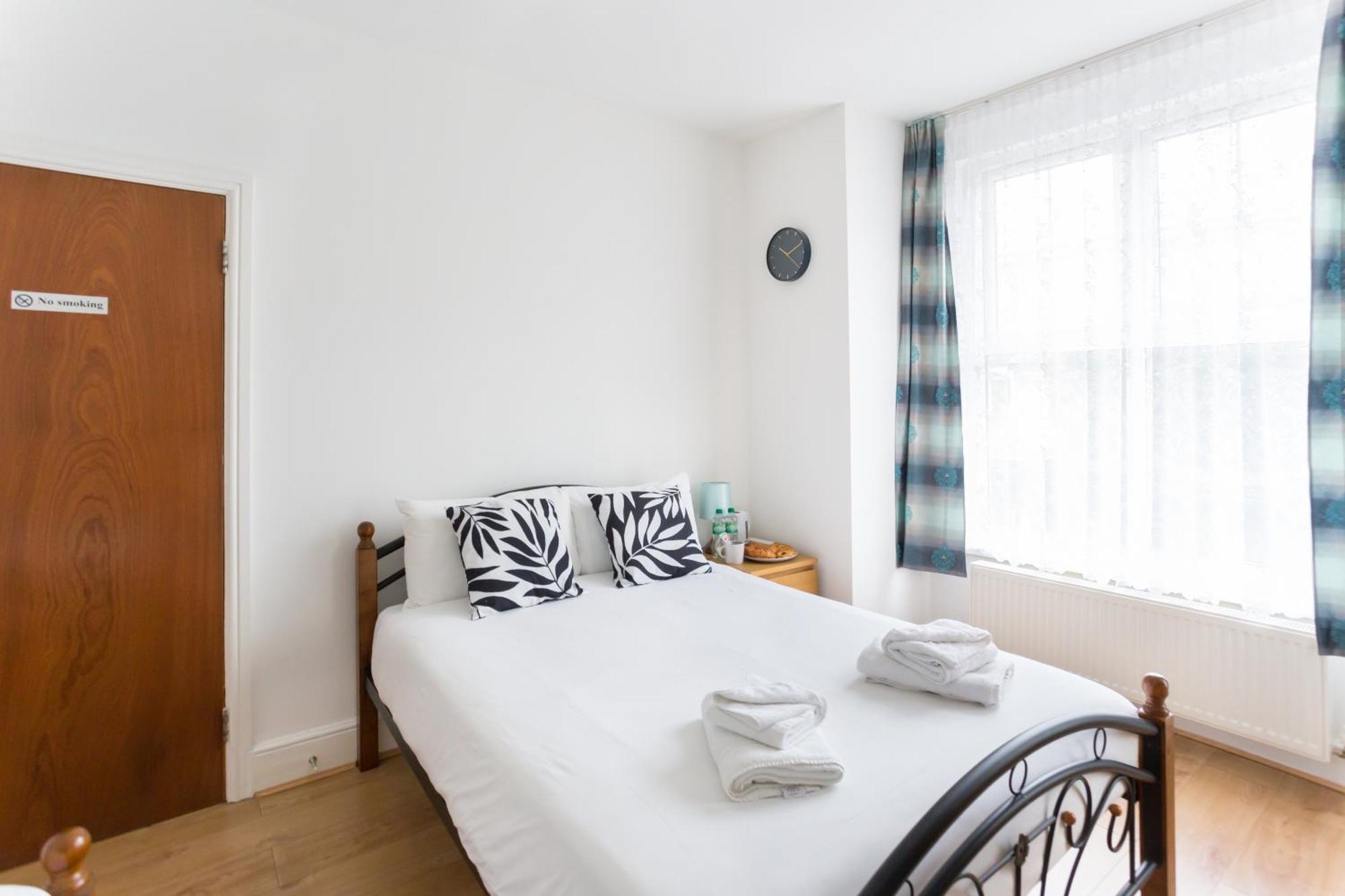Wood Budget - Next To Mall & Metro Station - 10 Min To Center Londres