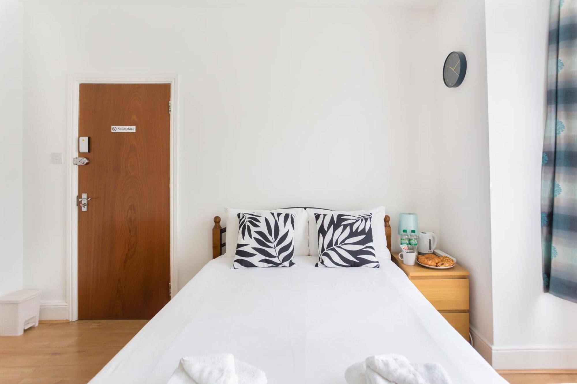Hébergement de vacances Wood Budget - Next To Mall & Metro Station - 10 Min To Center *