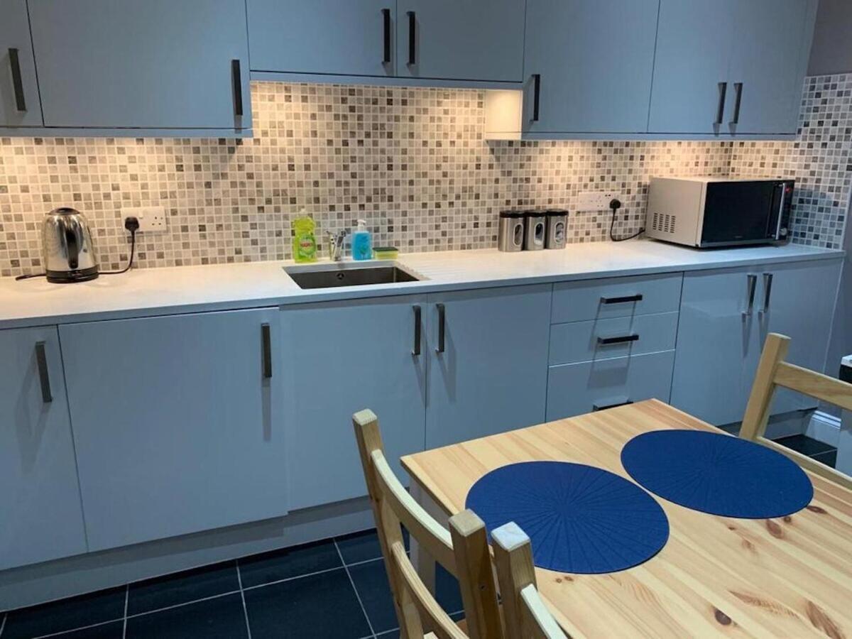 Wood Budget - Next To Mall & Metro Station - 10 Min To Center Hébergement de vacances