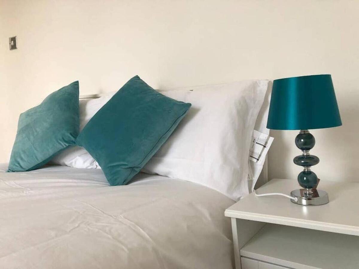 Wood Budget - Next To Mall & Metro Station - 10 Min To Center Hébergement de vacances *