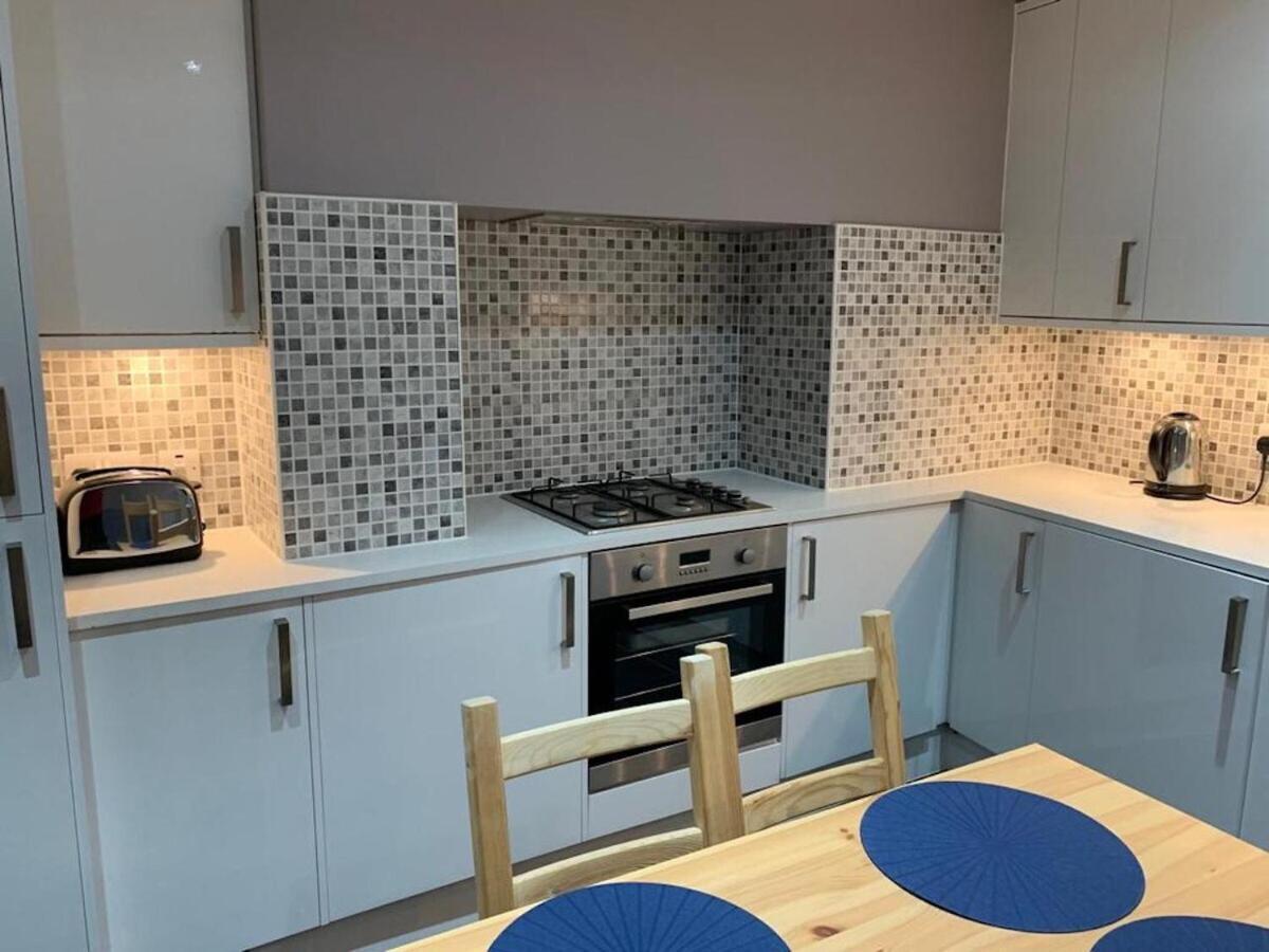 Wood Budget - Next To Mall & Metro Station - 10 Min To Center Hébergement de vacances *