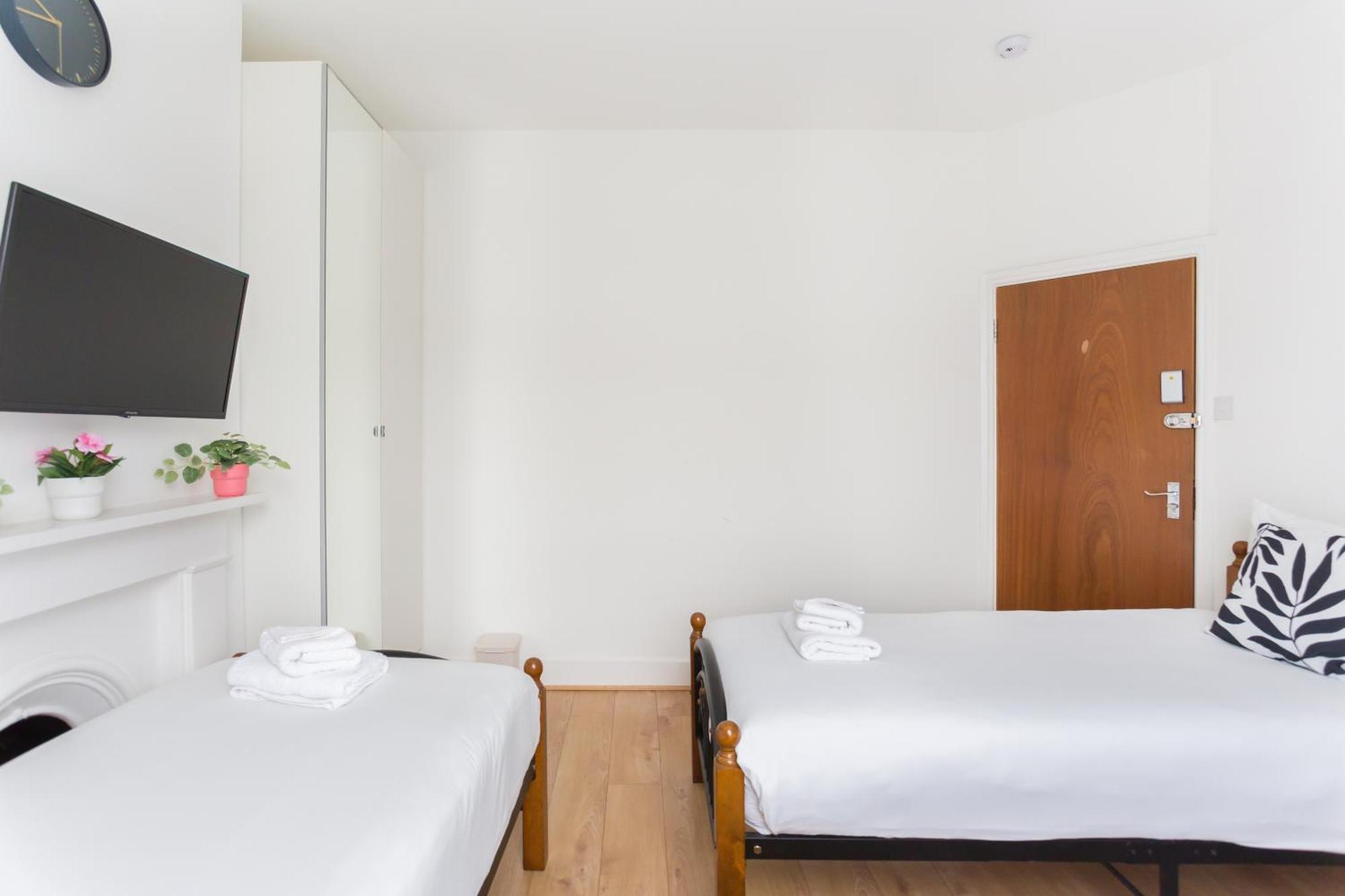 Hébergement de vacances Wood Budget - Next To Mall & Metro Station - 10 Min To Center Londres