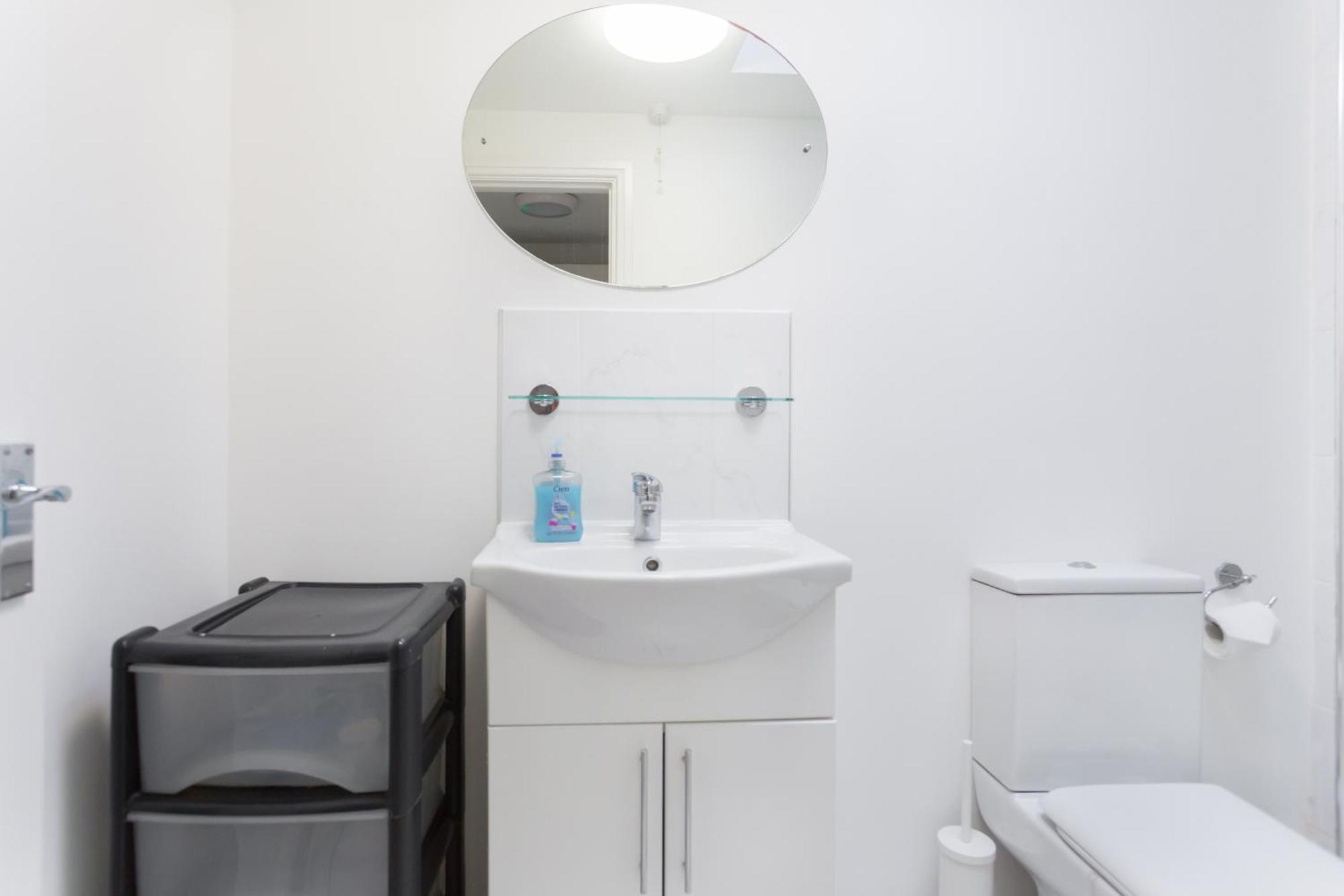 Hébergement de vacances Wood Budget - Next To Mall & Metro Station - 10 Min To Center *