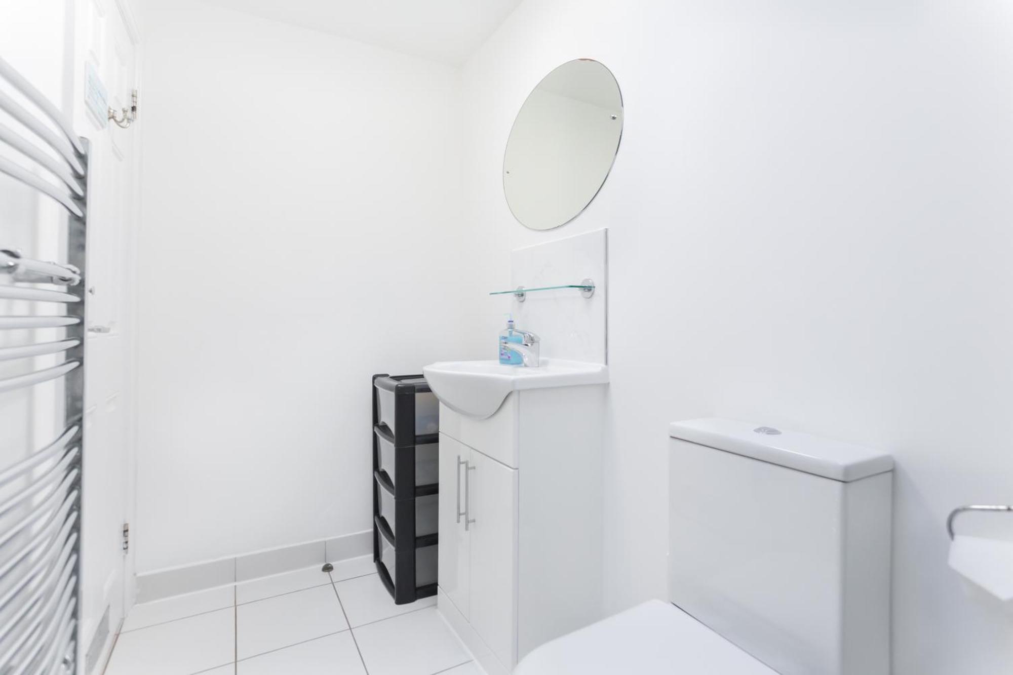 Hébergement de vacances Wood Budget - Next To Mall & Metro Station - 10 Min To Center