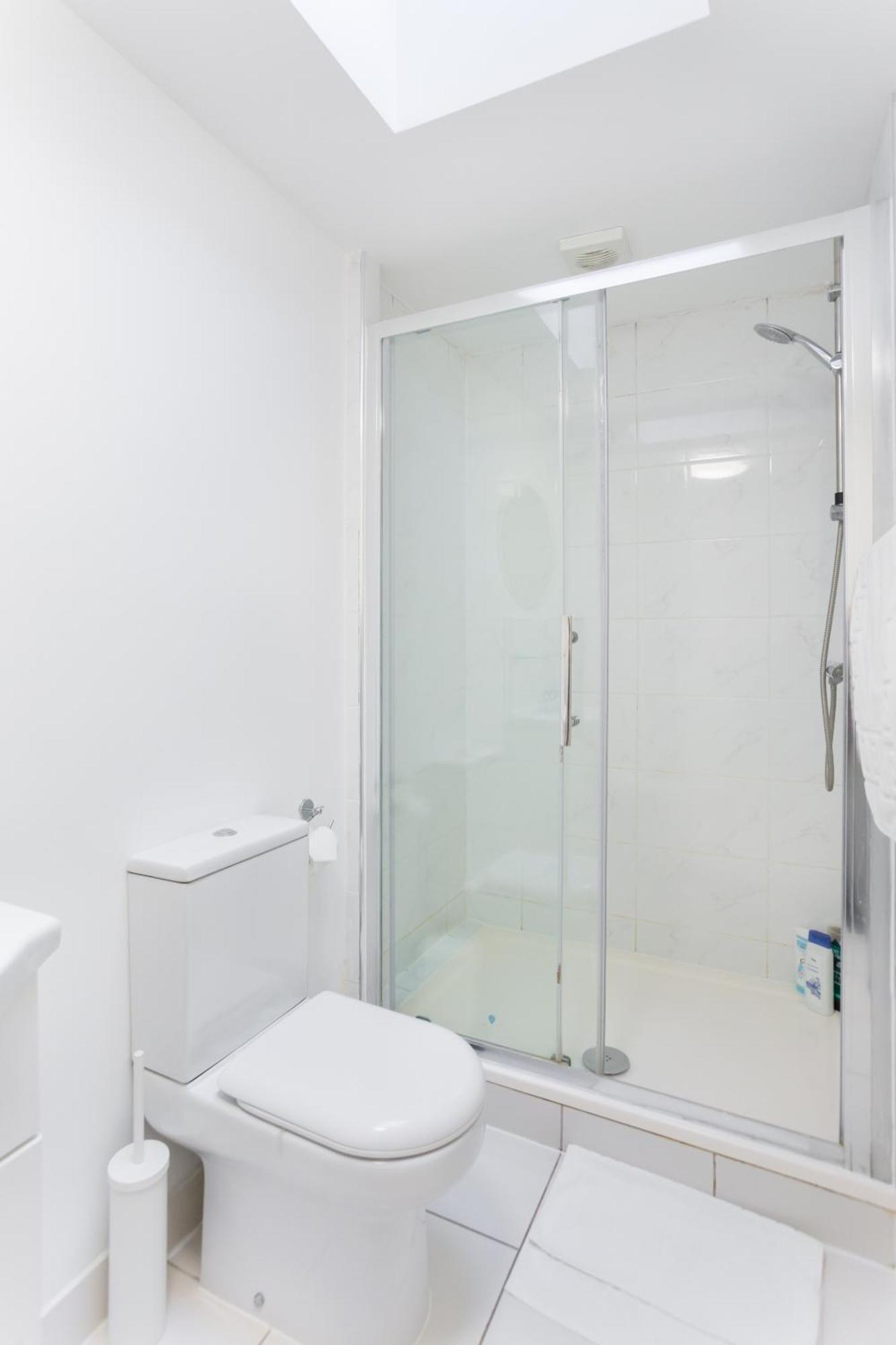 Wood Budget - Next To Mall & Metro Station - 10 Min To Center Hébergement de vacances