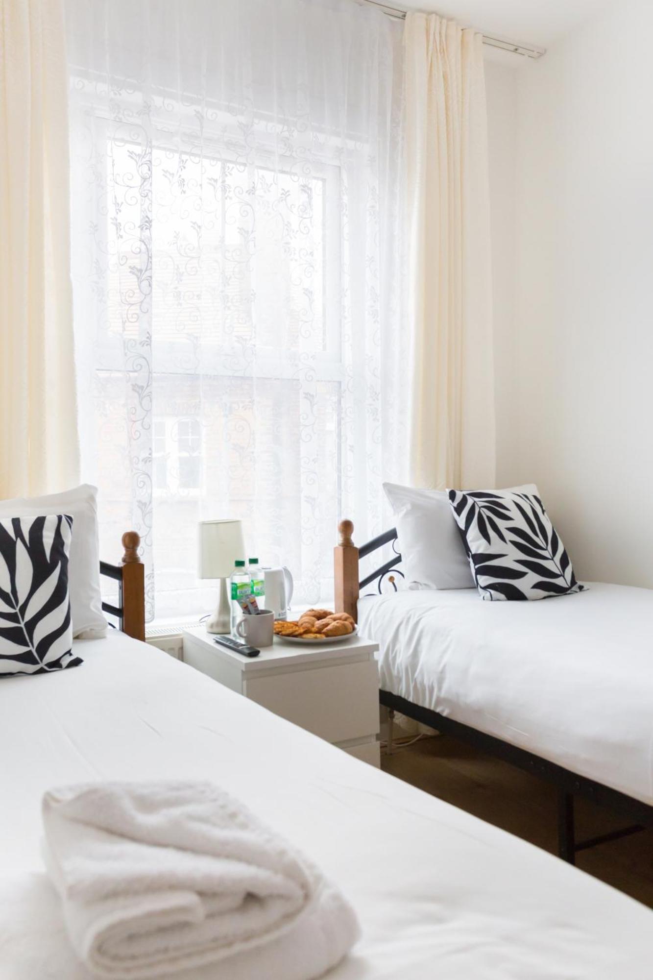 Hébergement de vacances Wood Budget - Next To Mall & Metro Station - 10 Min To Center