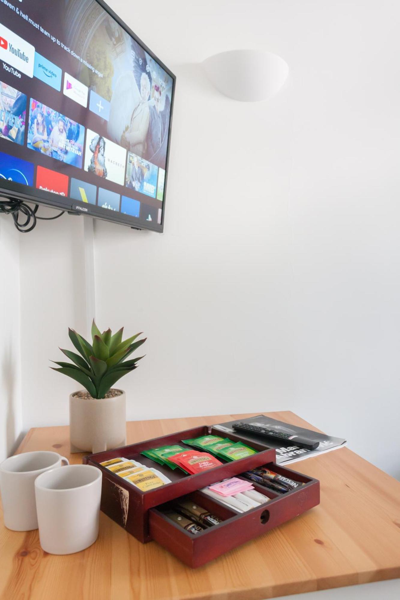 Wood Budget - Next To Mall & Metro Station - 10 Min To Center Hébergement de vacances *