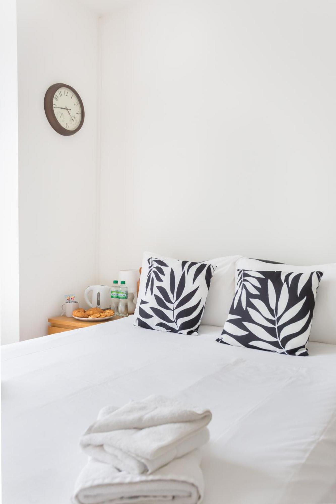 Hébergement de vacances Wood Budget - Next To Mall & Metro Station - 10 Min To Center