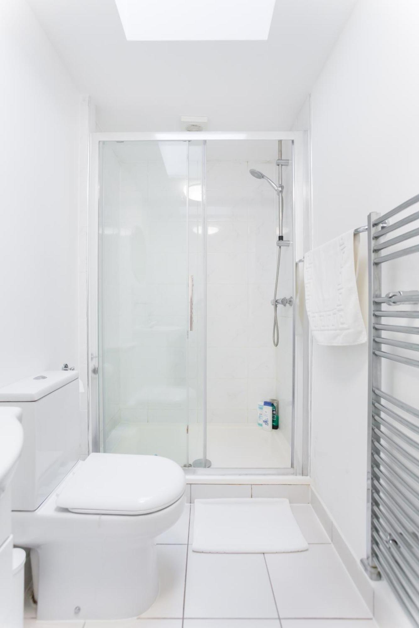 Hébergement de vacances Wood Budget - Next To Mall & Metro Station - 10 Min To Center *