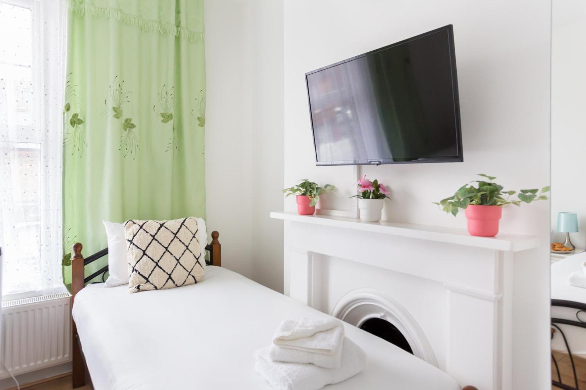 Wood Budget - Next To Mall & Metro Station - 10 Min To Center Hébergement de vacances *