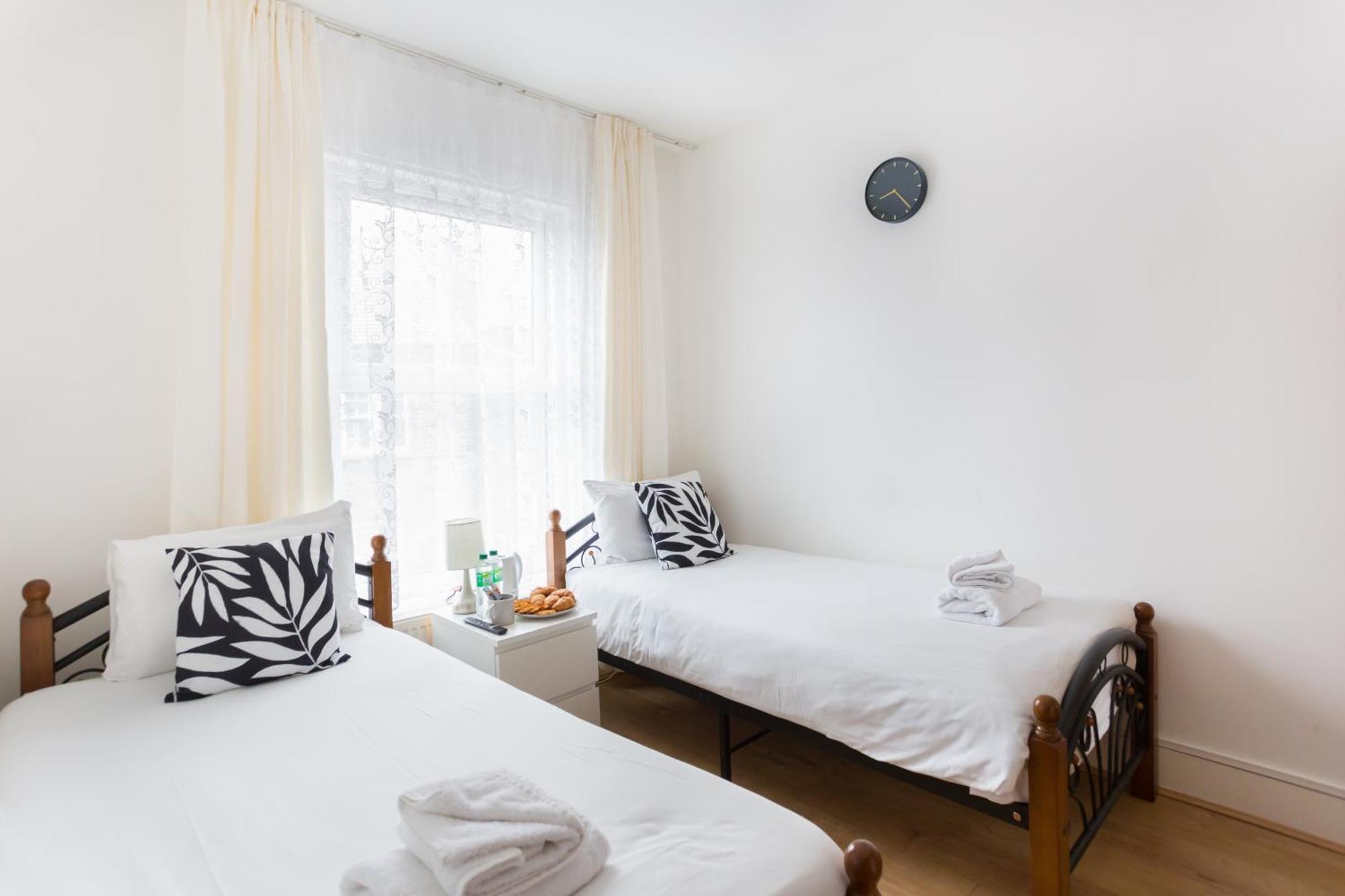 Wood Budget - Next To Mall & Metro Station - 10 Min To Center * Londres