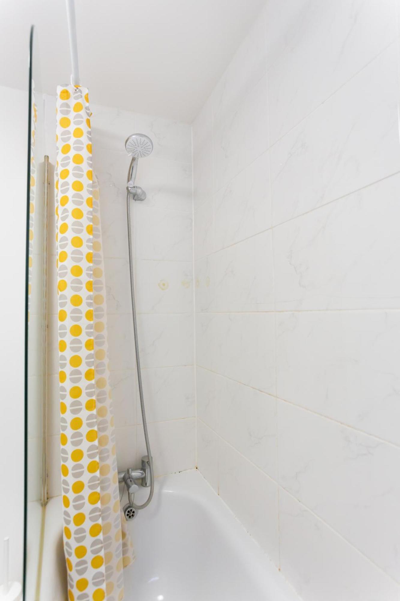 Wood Budget - Next To Mall & Metro Station - 10 Min To Center Hébergement de vacances Londres
