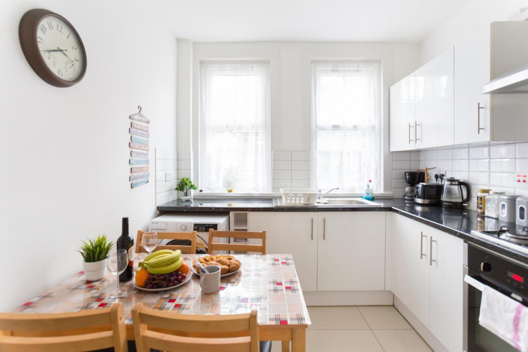 Wood Budget - Next To Mall & Metro Station - 10 Min To Center Londres