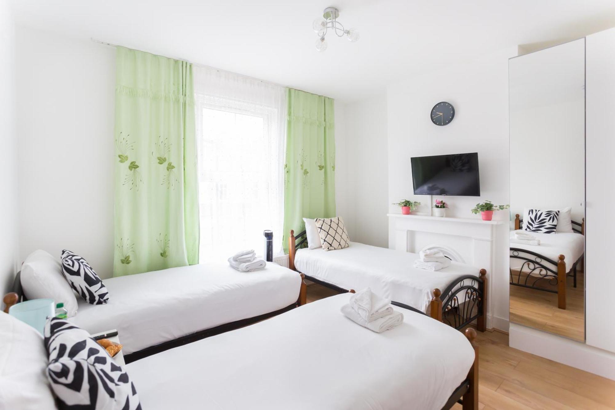 Hébergement de vacances Wood Budget - Next To Mall & Metro Station - 10 Min To Center *