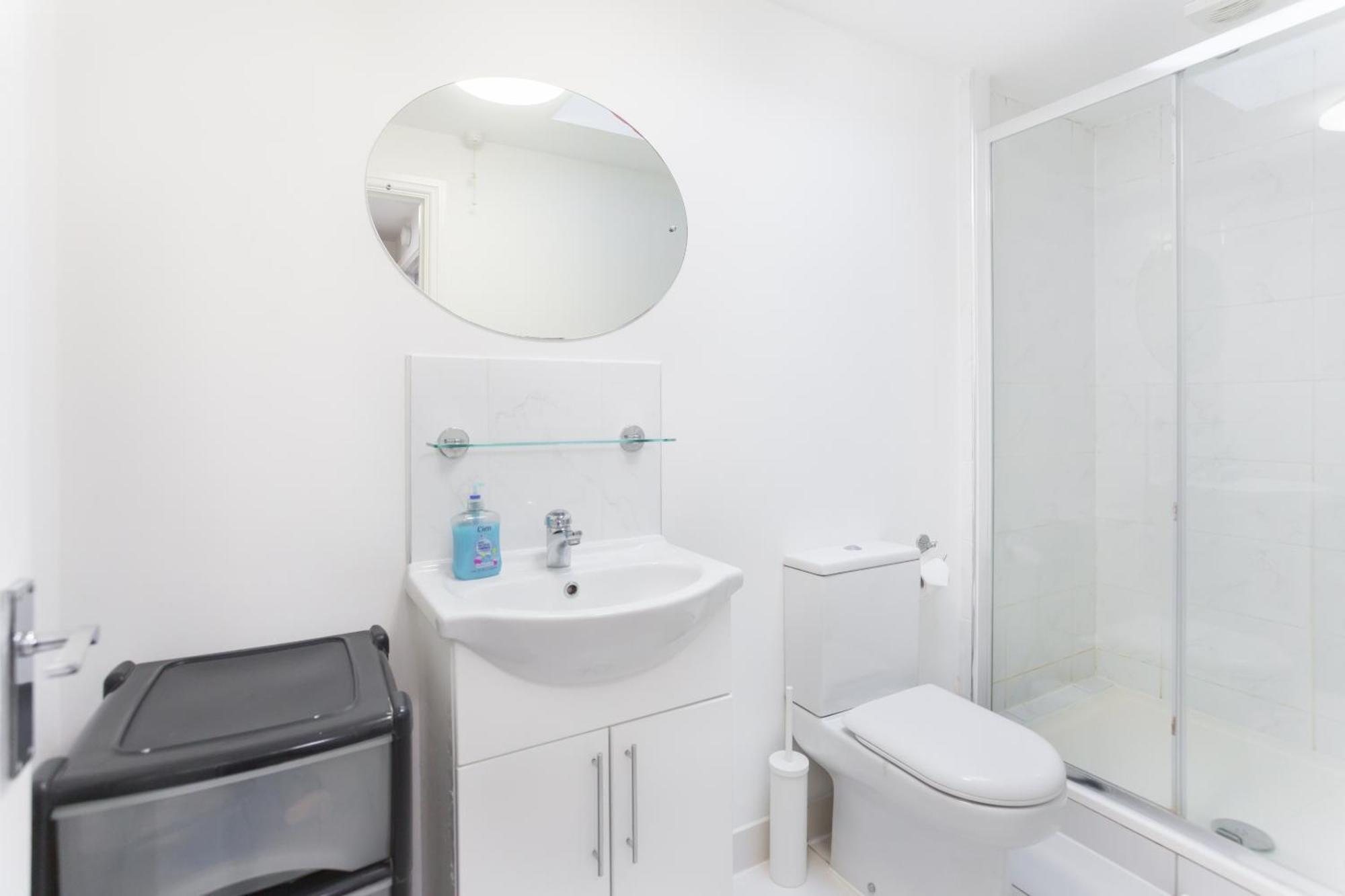 Hébergement de vacances Wood Budget - Next To Mall & Metro Station - 10 Min To Center Londres