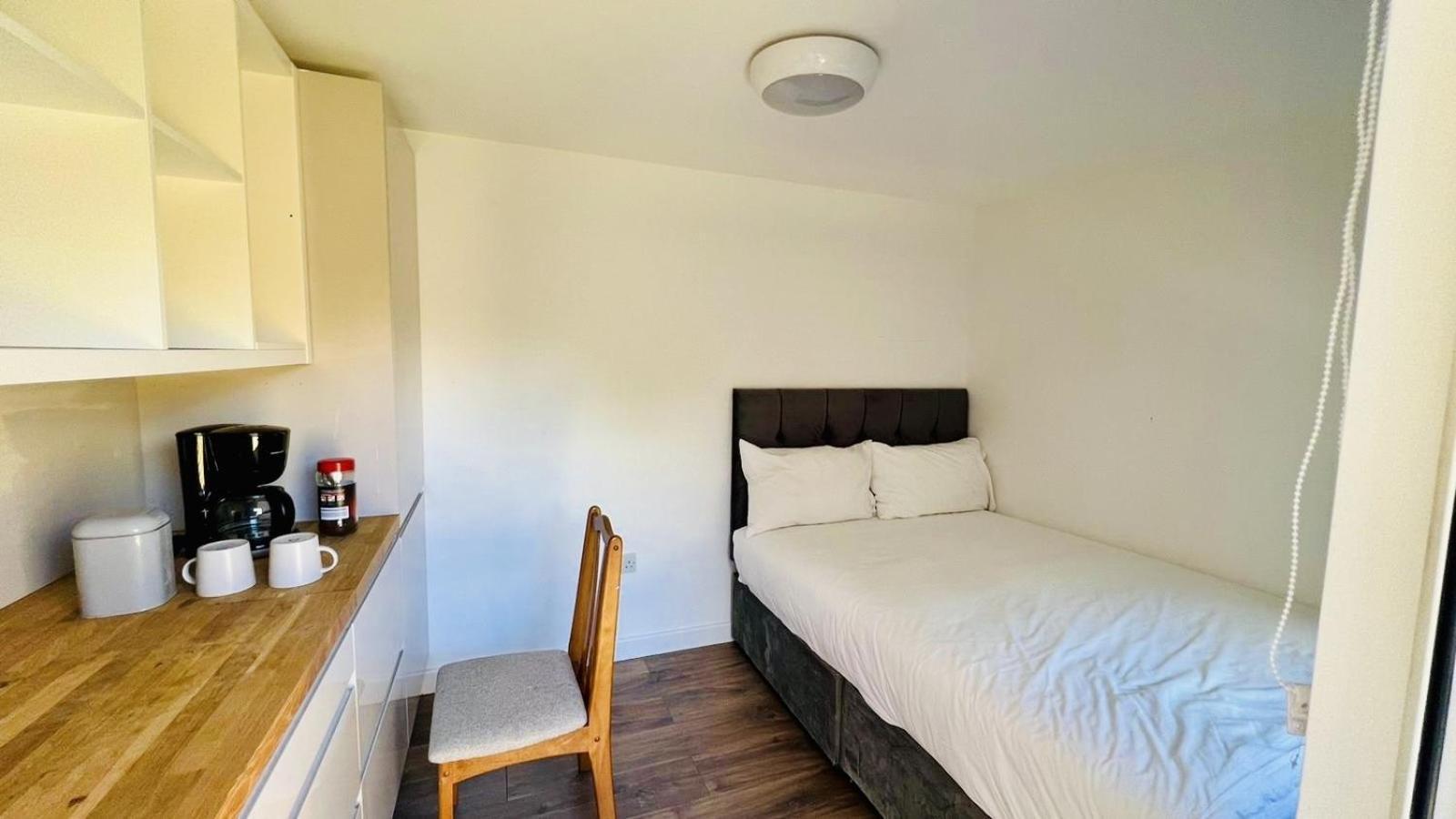 Hébergement de vacances Wood Budget - Next To Mall & Metro Station - 10 Min To Center