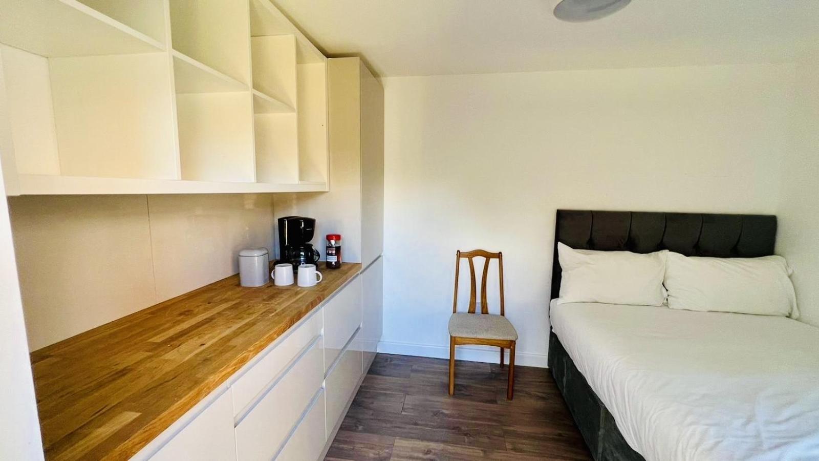 Wood Budget - Next To Mall & Metro Station - 10 Min To Center Hébergement de vacances *