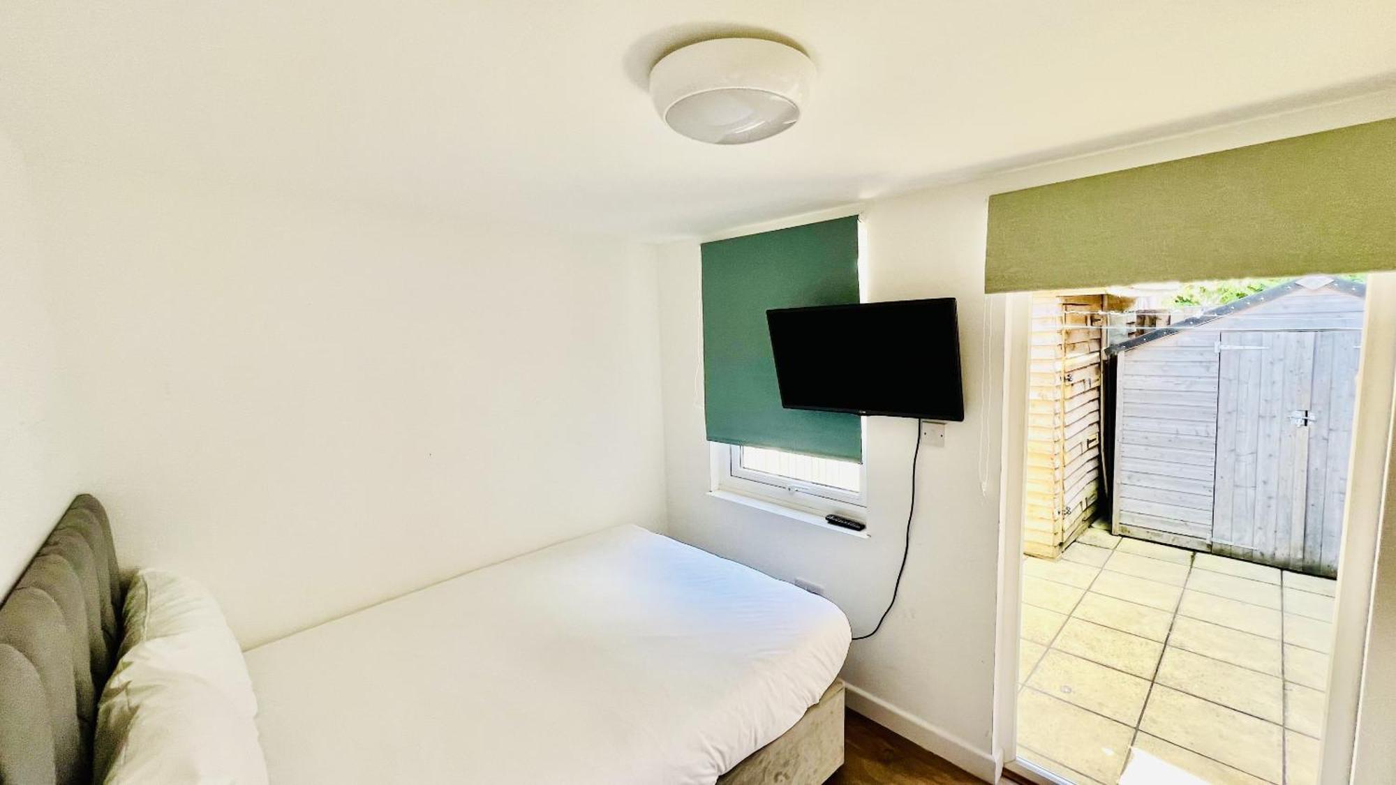 Hébergement de vacances Wood Budget - Next To Mall & Metro Station - 10 Min To Center *