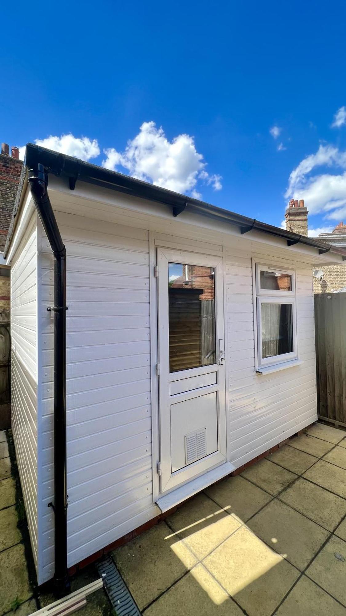 Wood Budget - Next To Mall & Metro Station - 10 Min To Center Hébergement de vacances Londres